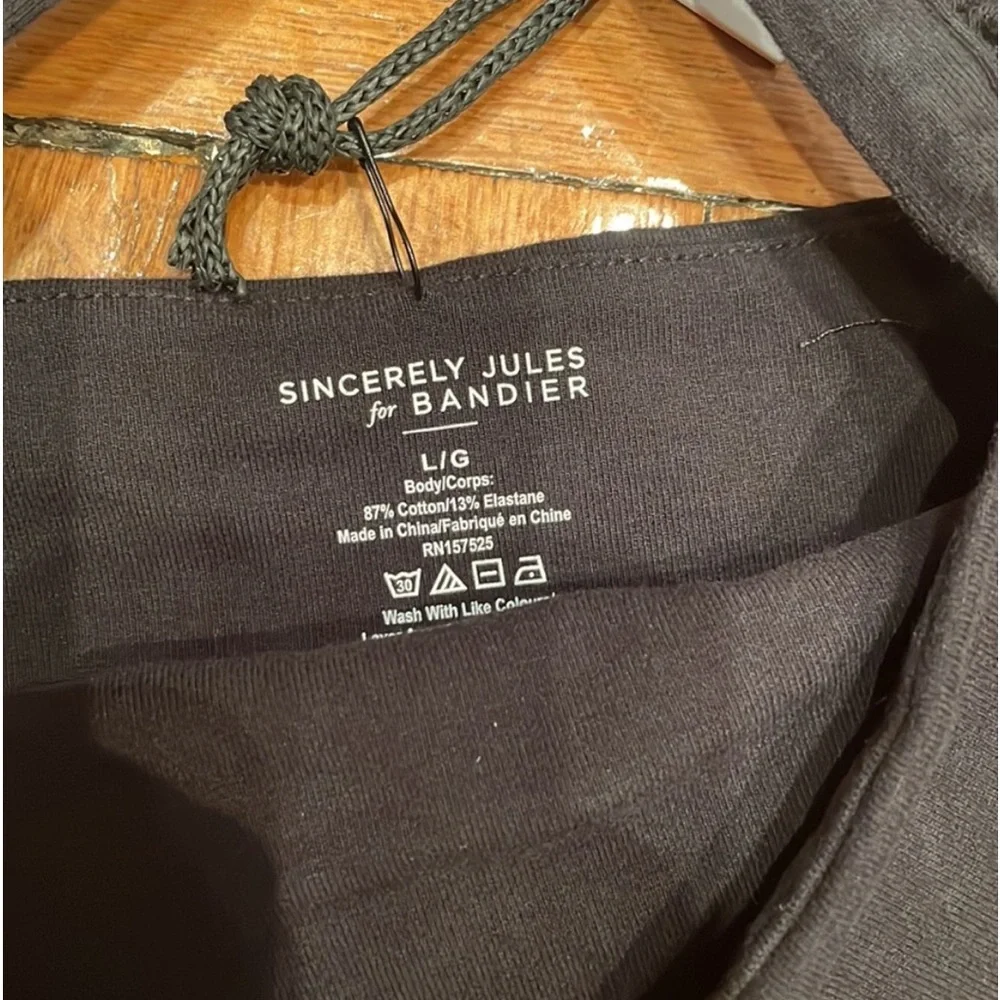 Bandier & Sincerely Jules✨. The Rue Ruffle Bra in Black - Picture 4 of 8